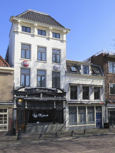 906262 Gezicht op de voorgevels van de panden Breedstraat 4-6 (café Marktzicht) te Utrecht.